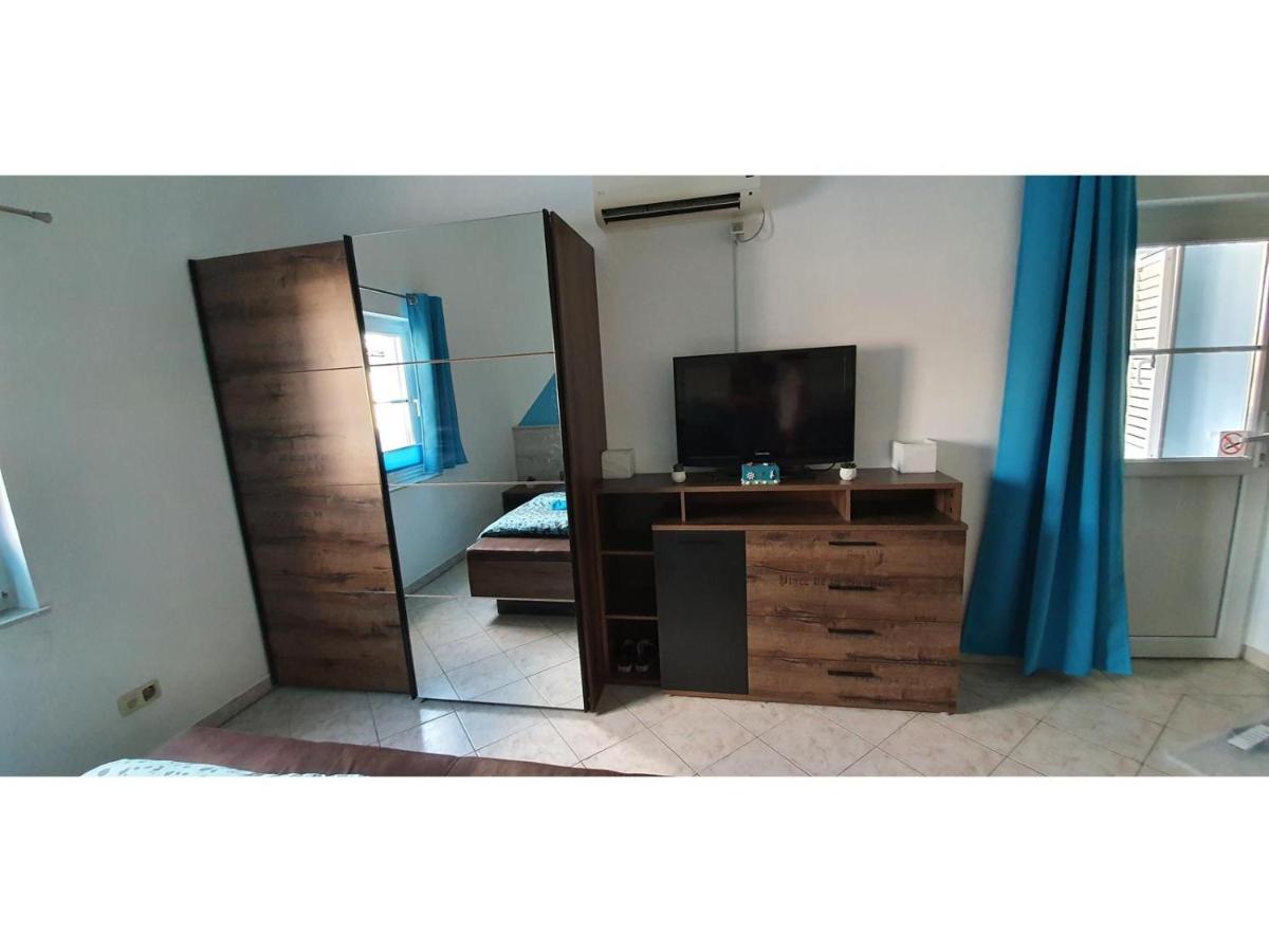 Blue Sea Vir Apartments Esterno foto